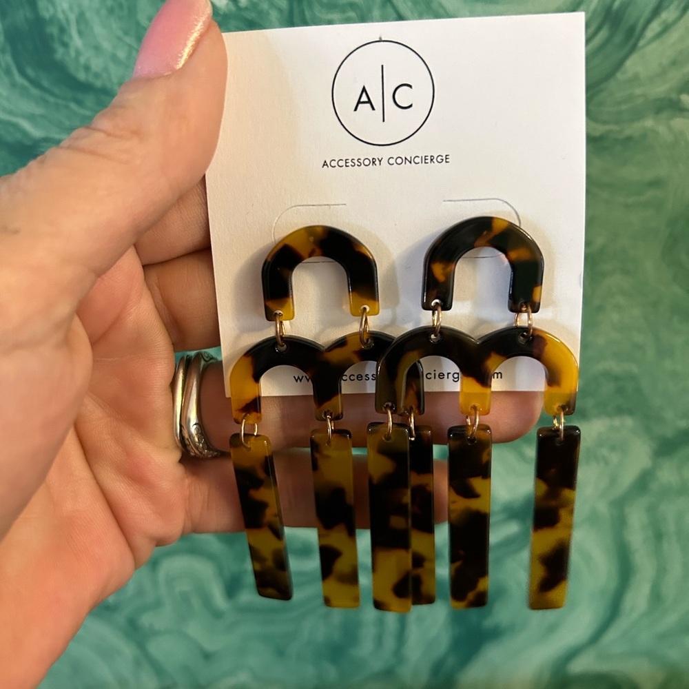 A/C faux tortoise earrings